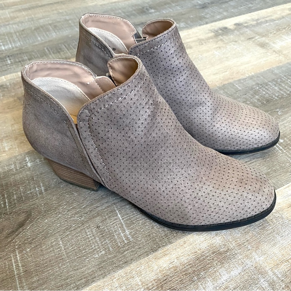 Life Stride Women’s Blake Block Heel Ankle Boots Size 7
